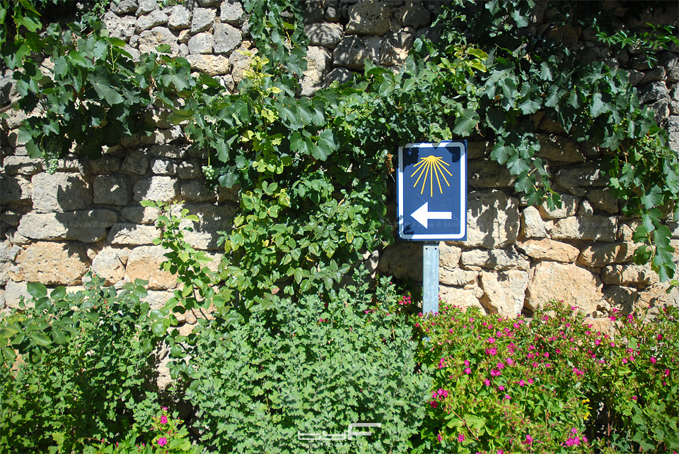 Kérjük balra tartson...