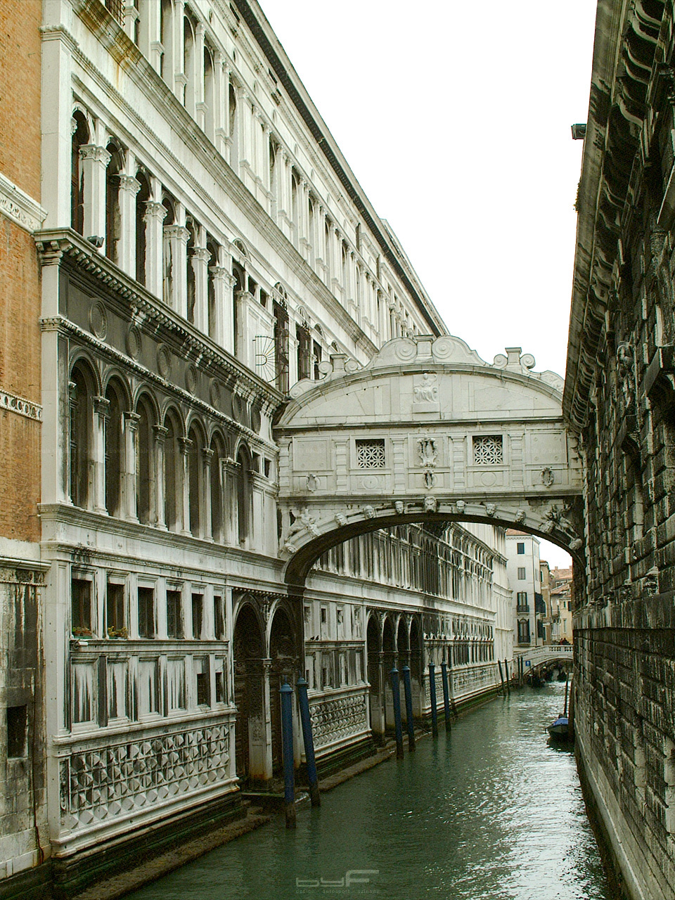 A Sóhajok-hídjától nem messze kötöttünk ki, így Velence leghíresebb hídjáról készült az első fotóm a lagúnák városában.