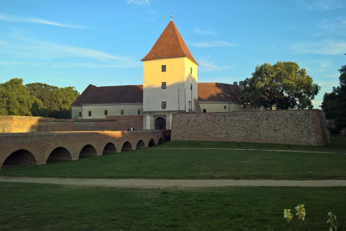 A Nádasdy-vár másfél hete.