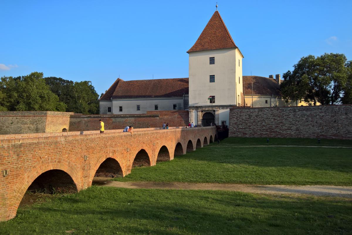 A Nádasdy-vár most.