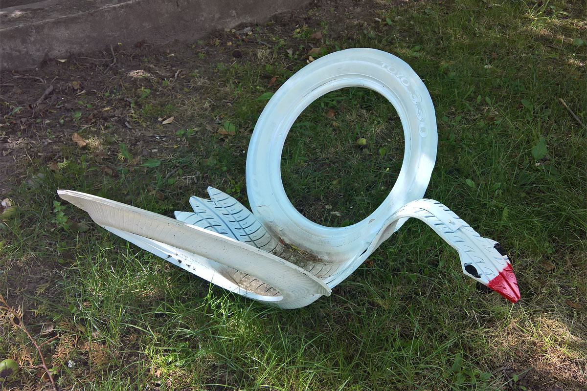 Gumihattyú valamelyik faluban.