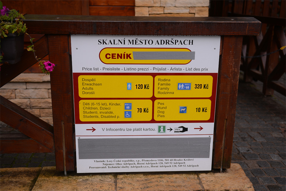 Az esküvői (és más kereskedelmi célú) fotózás külön táblán szerepelt: 3000 Kč