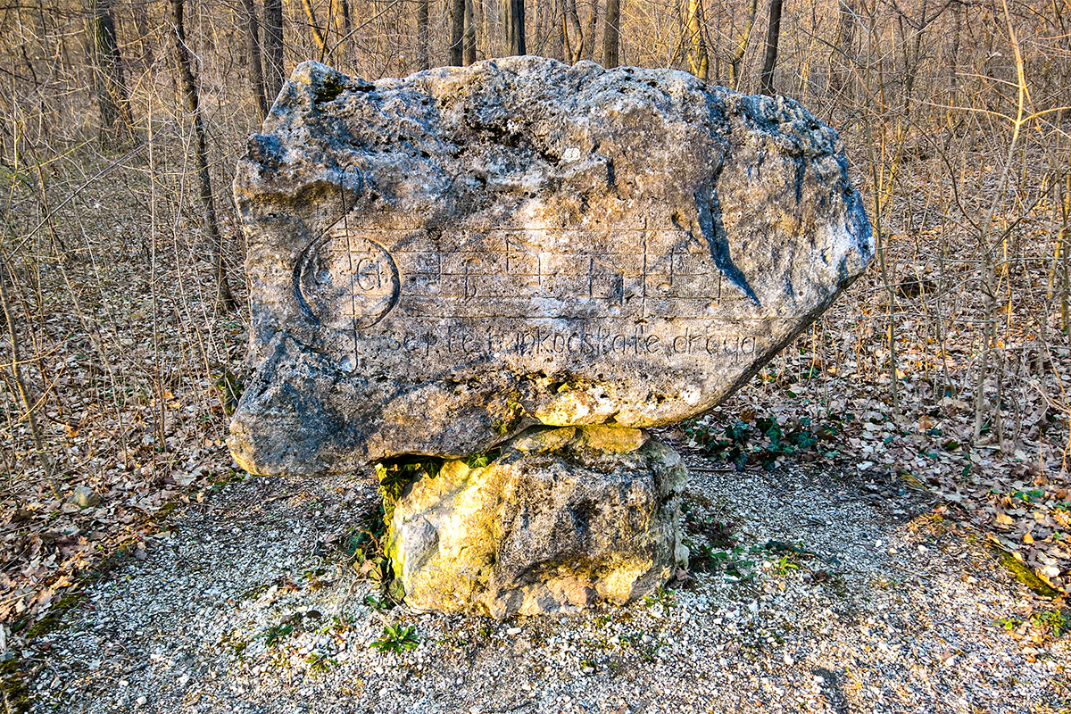 Elég nehezen sikerült kisillabizálni a dalszöveget a kotta alatt.