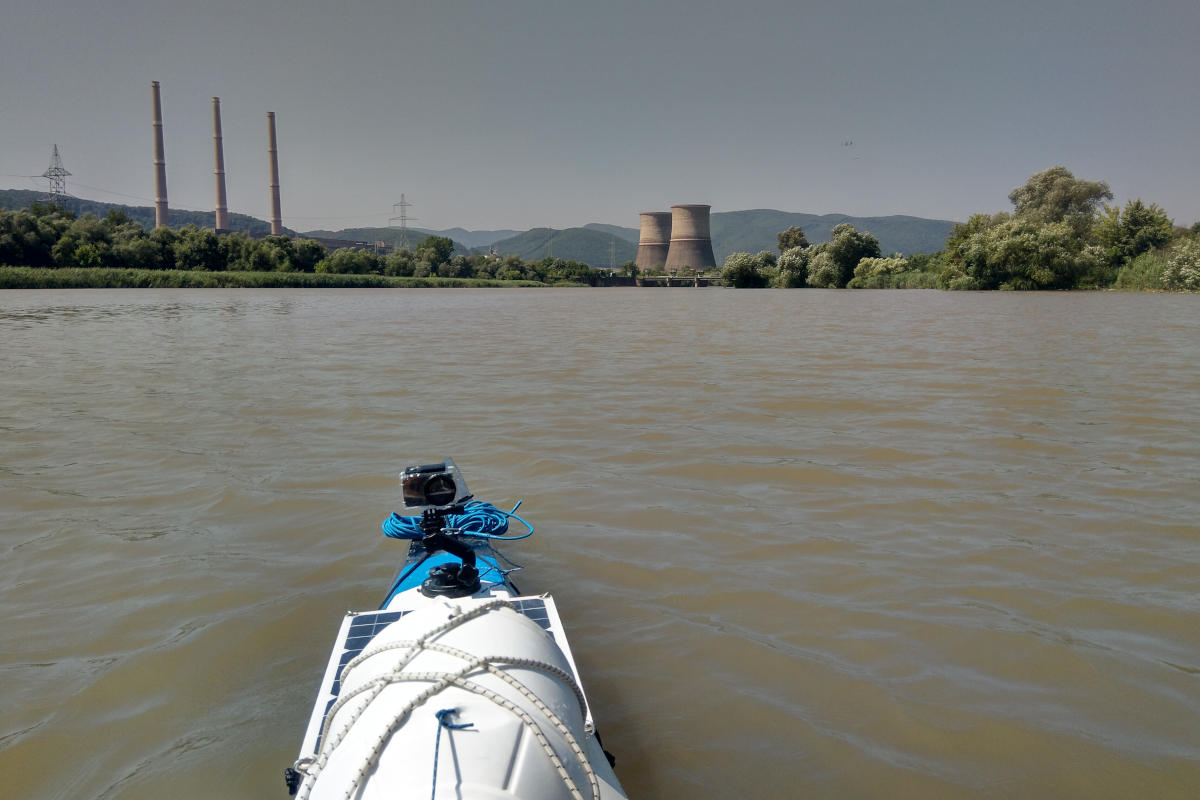 Marosnémeti. jobbra a nagy fa alatt kell kiemelni, és a gáton keresztül átvinni a hűtőtornyokon túlra.